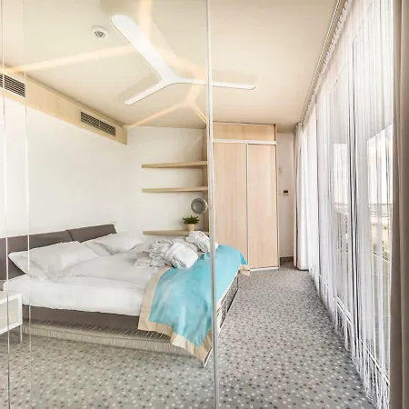 Vacationclub – Ultramarine Apartament 57 *